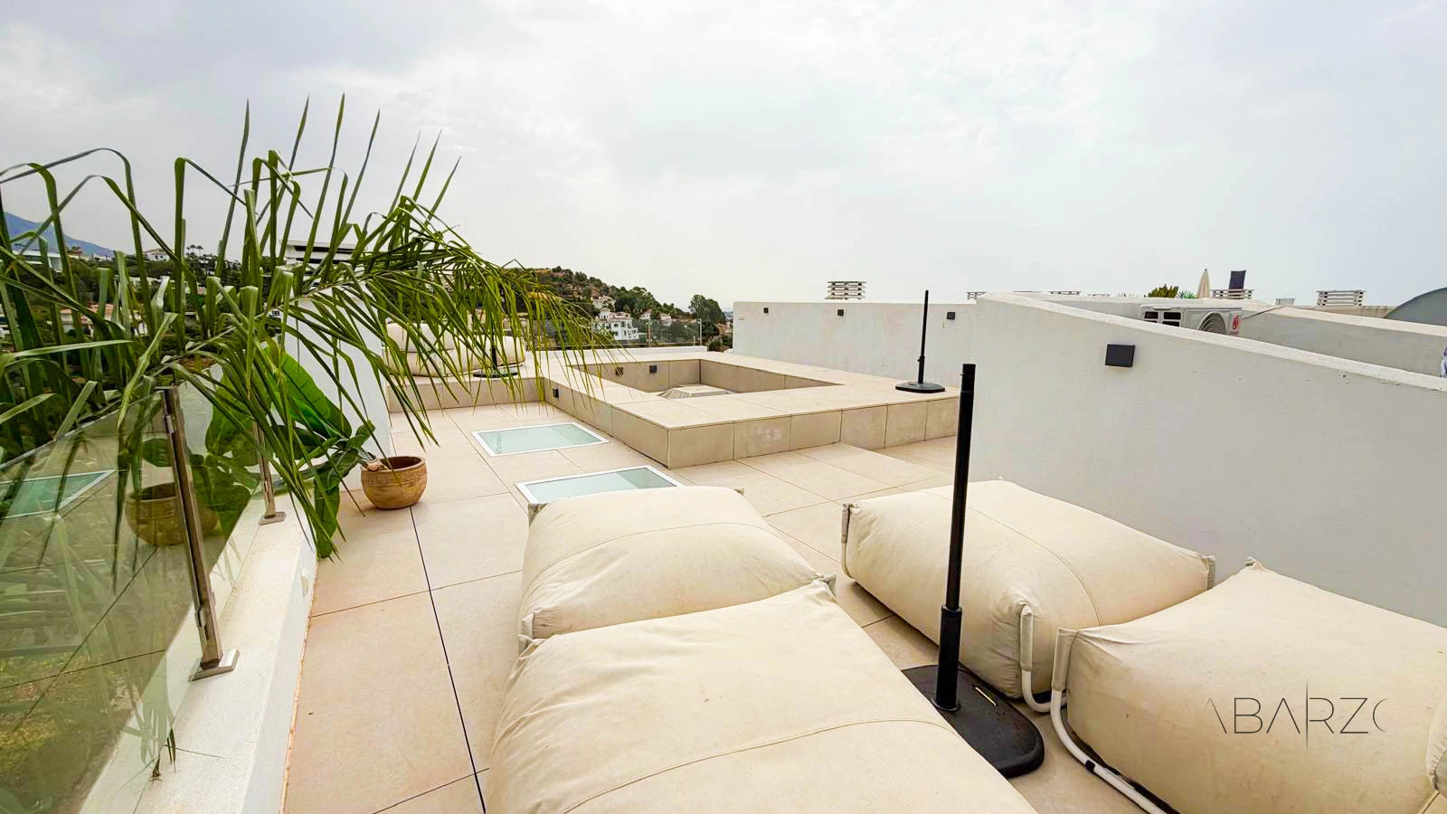 Corner penthouse in Marbella with large terrace and sea and mountain views — interior, La Quinta, Benahavís (24 of 38)