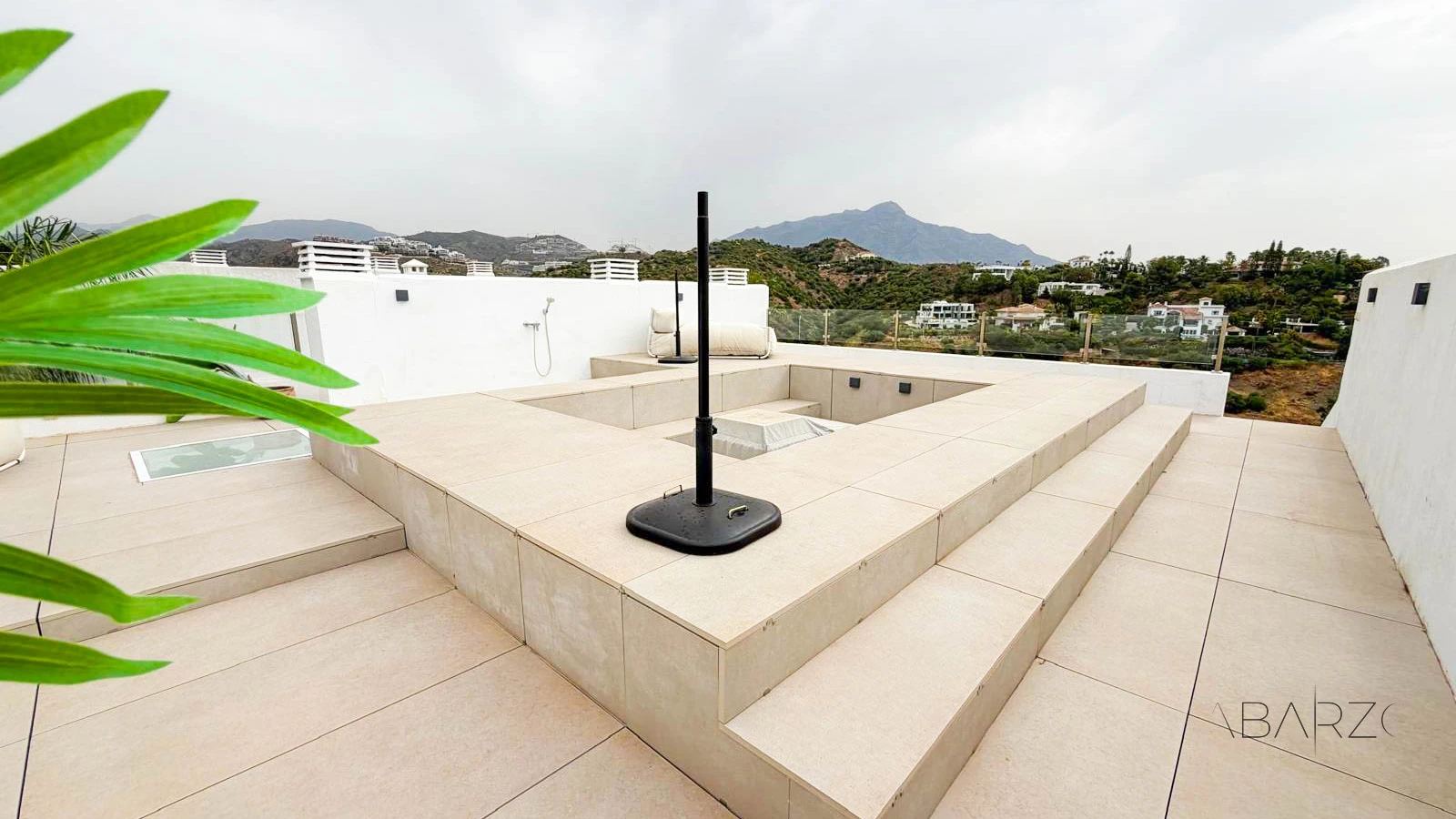 Corner penthouse in Marbella with large terrace and sea and mountain views — interior, La Quinta, Benahavís (22 of 38)