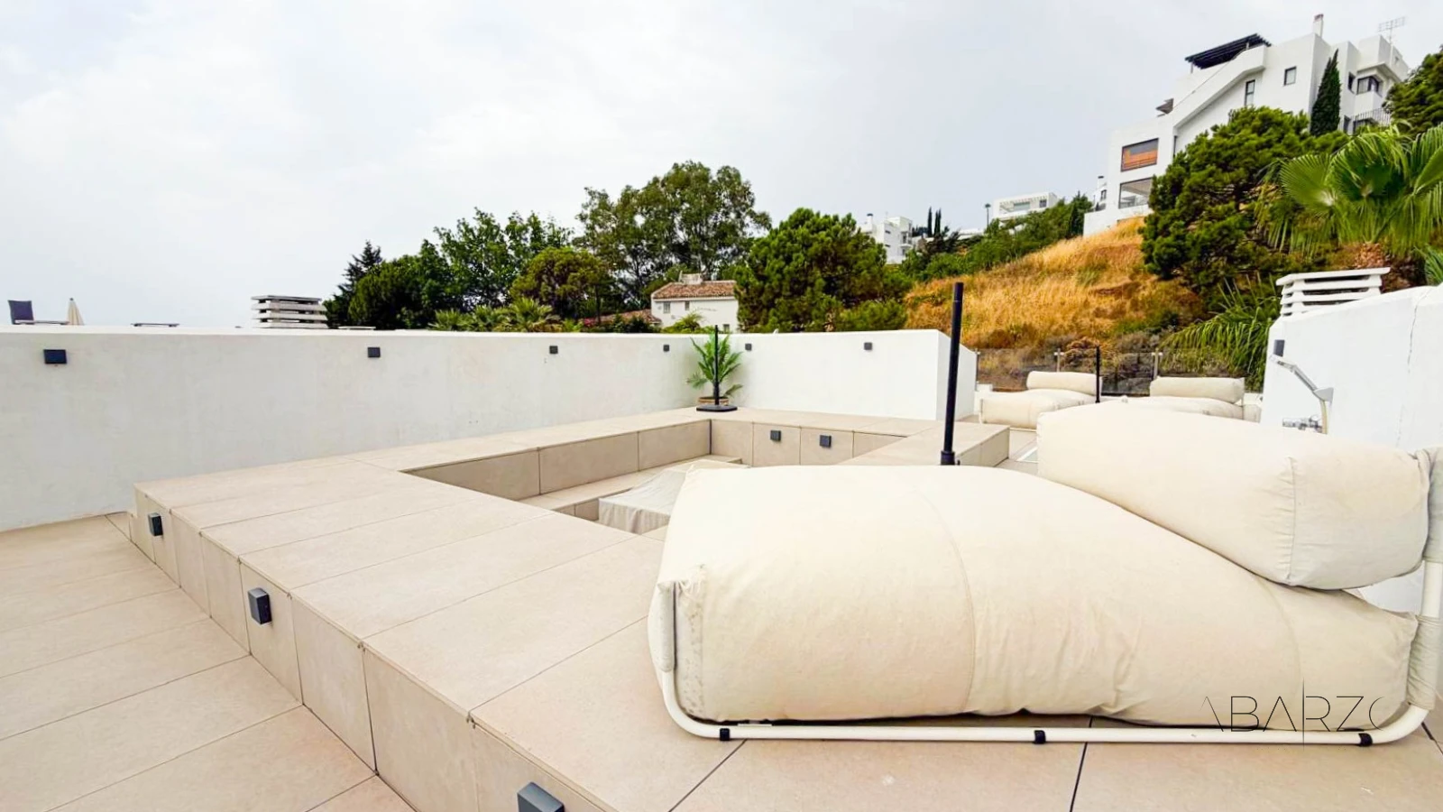Corner penthouse in Marbella with large terrace and sea and mountain views — interior, La Quinta, Benahavís (21 of 38)
