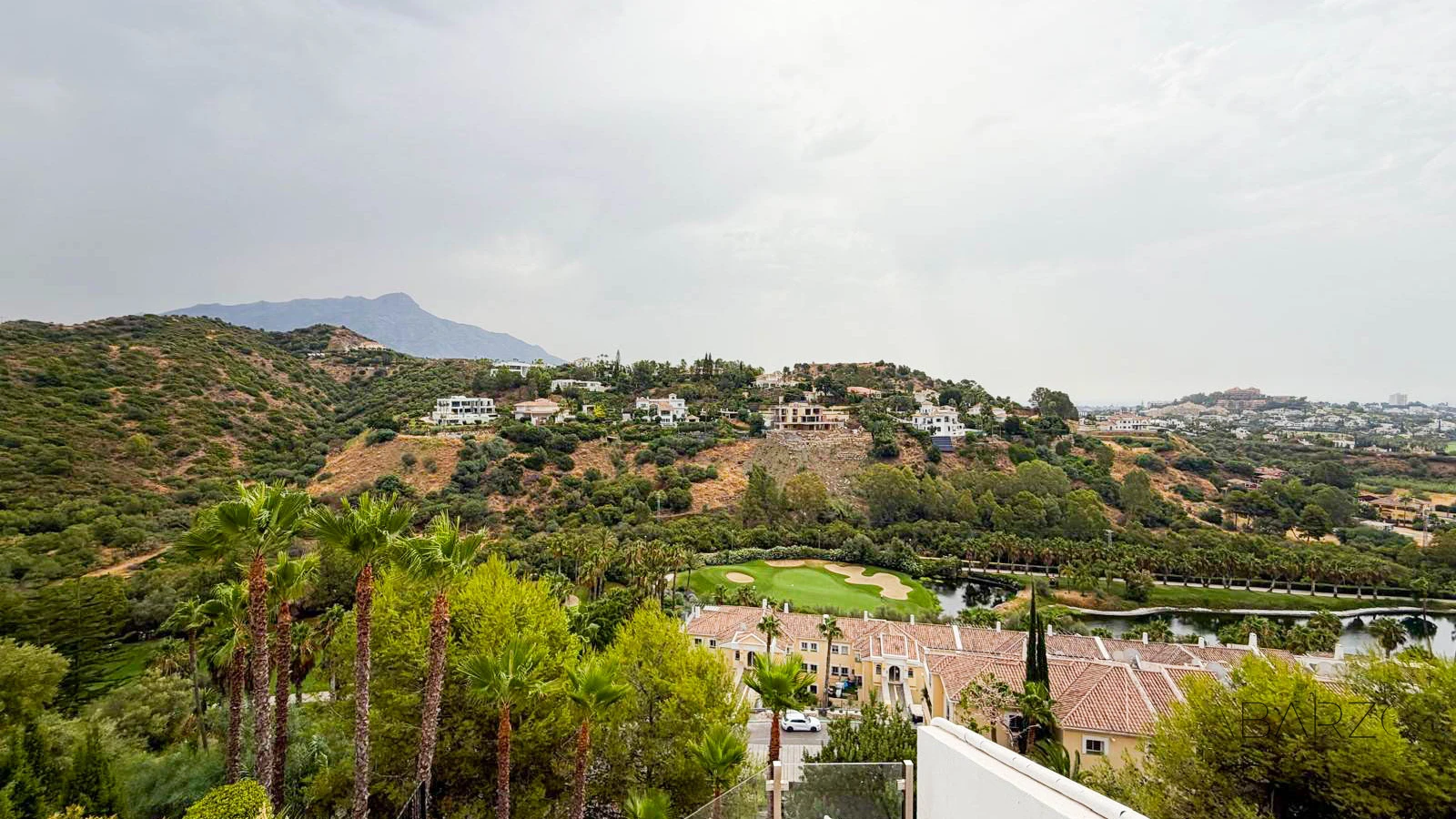 Corner penthouse in Marbella with large terrace and sea and mountain views — interior, La Quinta, Benahavís (37 of 38)