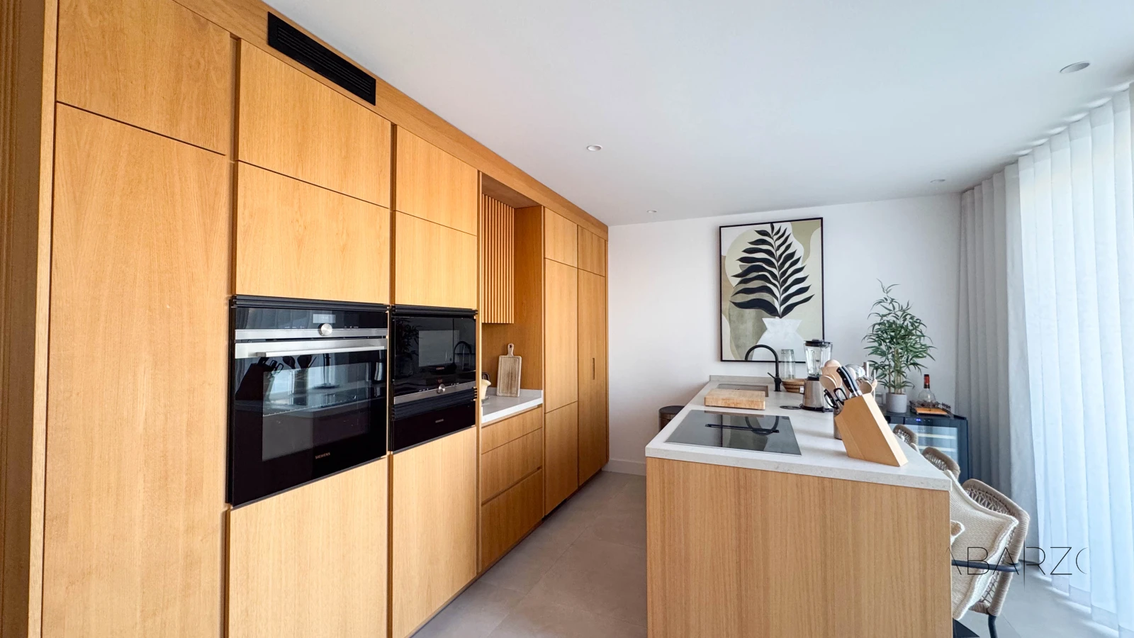 Corner penthouse in Marbella with large terrace and sea and mountain views — interior, La Quinta, Benahavís (10 of 40)