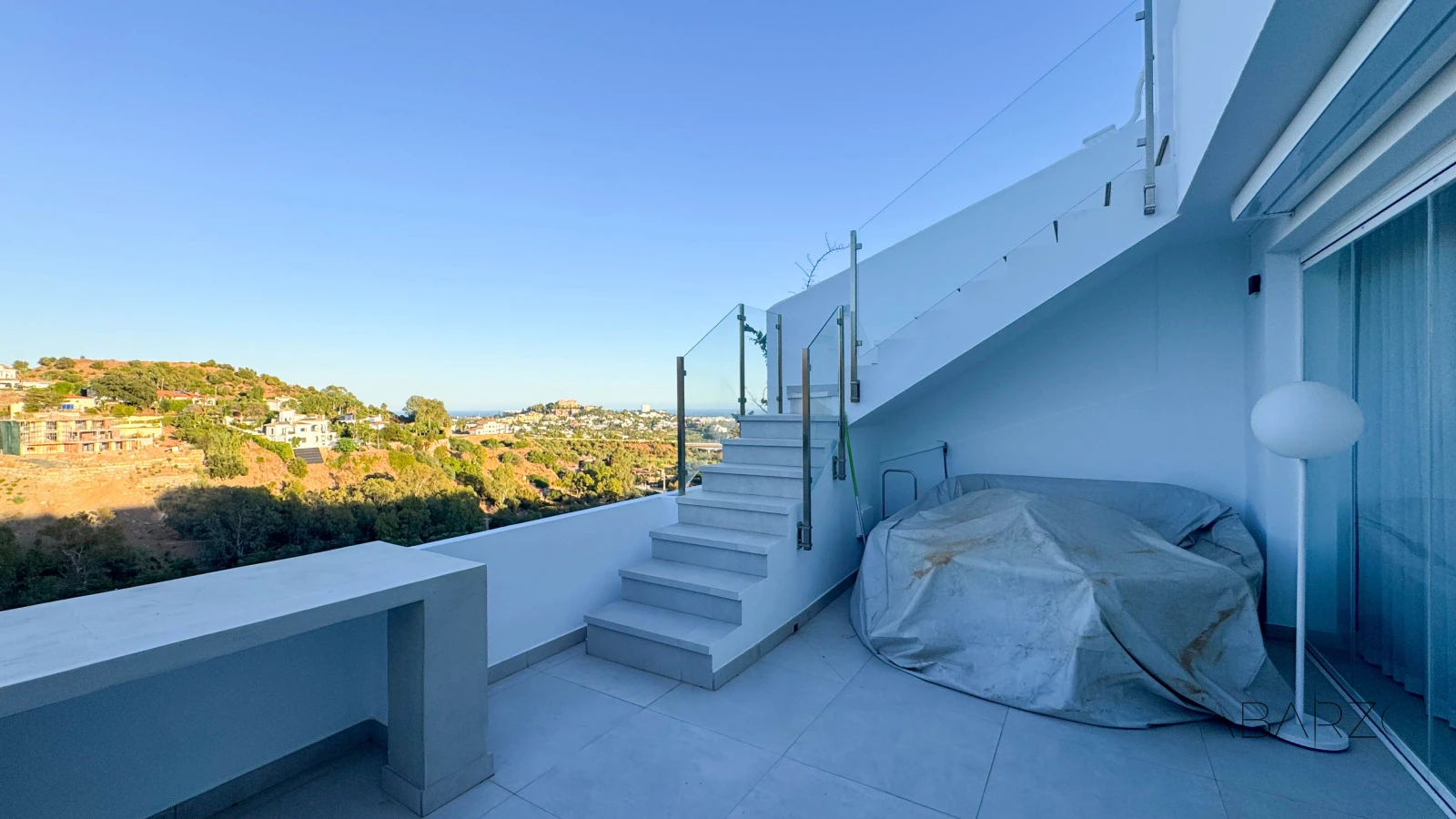 Corner penthouse in Marbella with large terrace and sea and mountain views — interior, La Quinta, Benahavís (24 of 40)
