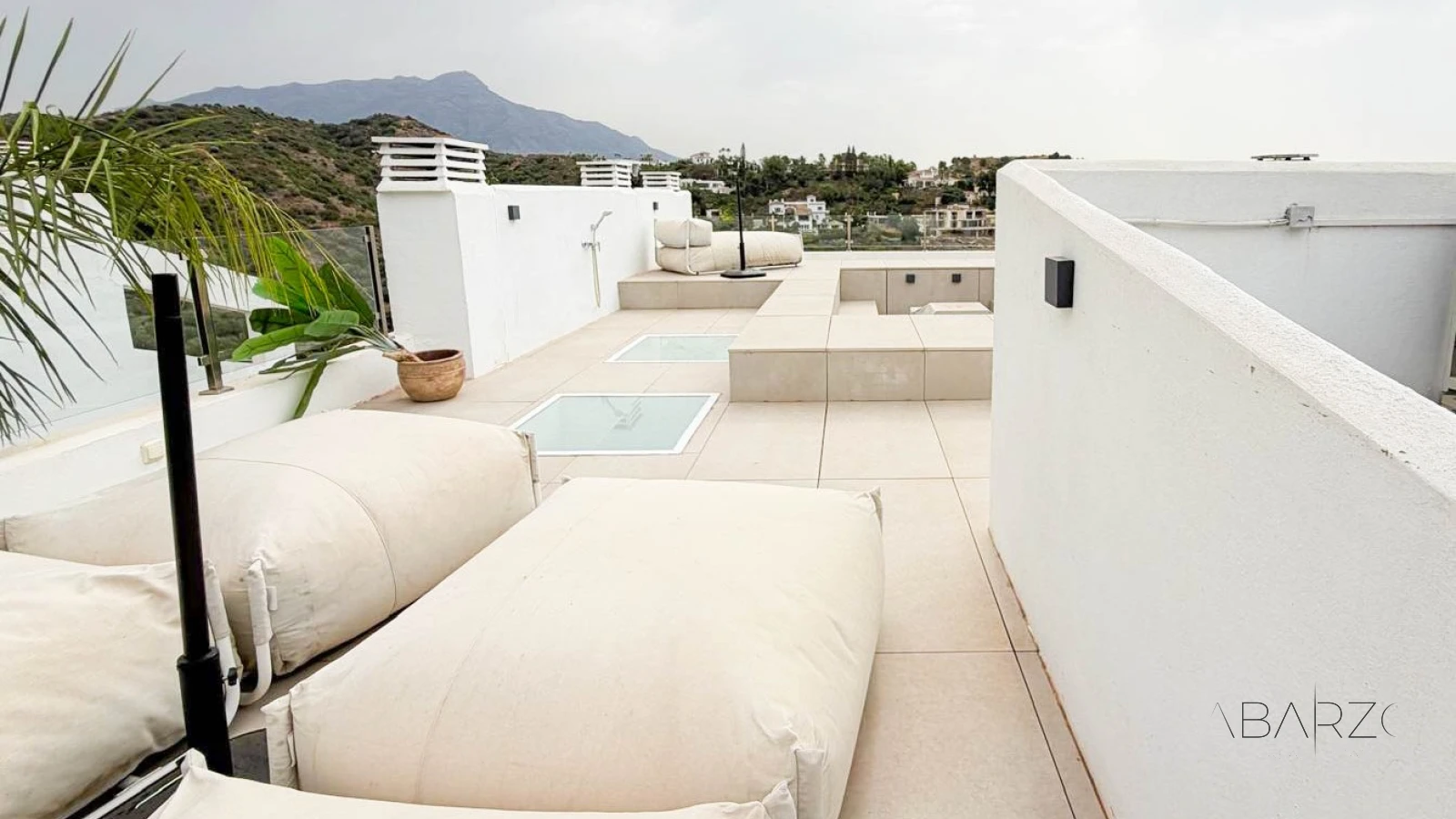 Corner penthouse in Marbella with large terrace and sea and mountain views — interior, La Quinta, Benahavís (25 of 38)