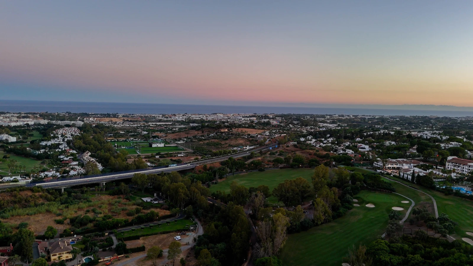 Corner penthouse in Marbella with large terrace and sea and mountain views — interior, La Quinta, Benahavís (38 of 40)