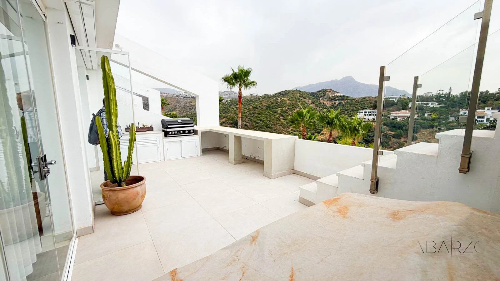 Corner penthouse in Marbella with large terrace and sea and mountain views — interior, La Quinta, Benahavís (31 of 38)