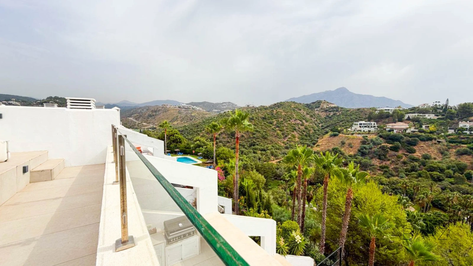 Corner penthouse in Marbella with large terrace and sea and mountain views — interior, La Quinta, Benahavís (38 of 38)