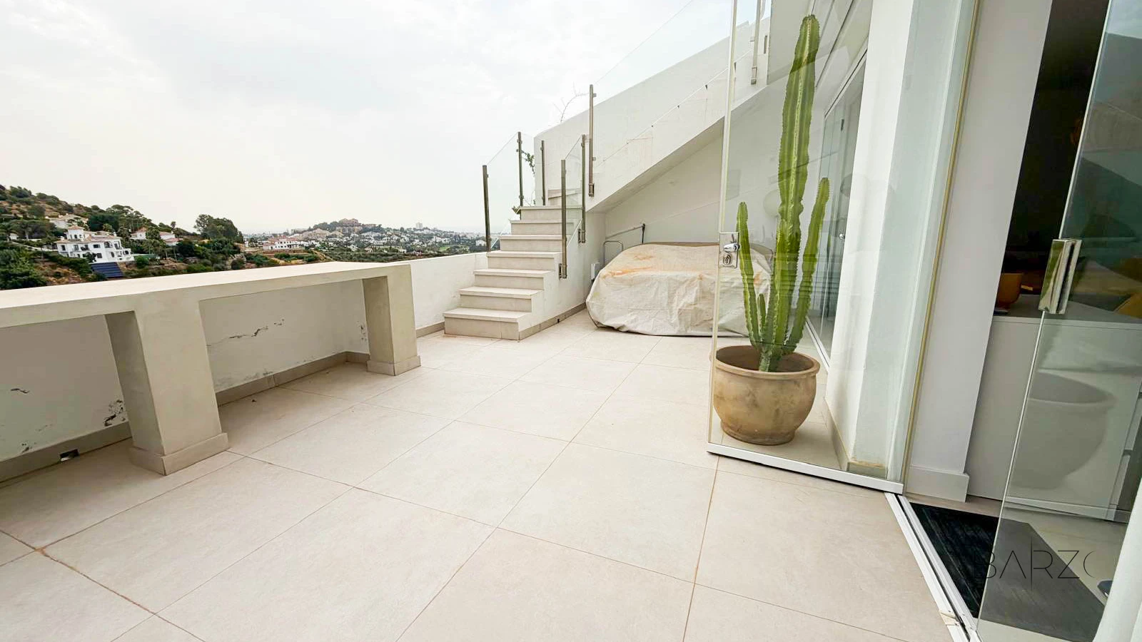 Corner penthouse in Marbella with large terrace and sea and mountain views — interior, La Quinta, Benahavís (30 of 38)