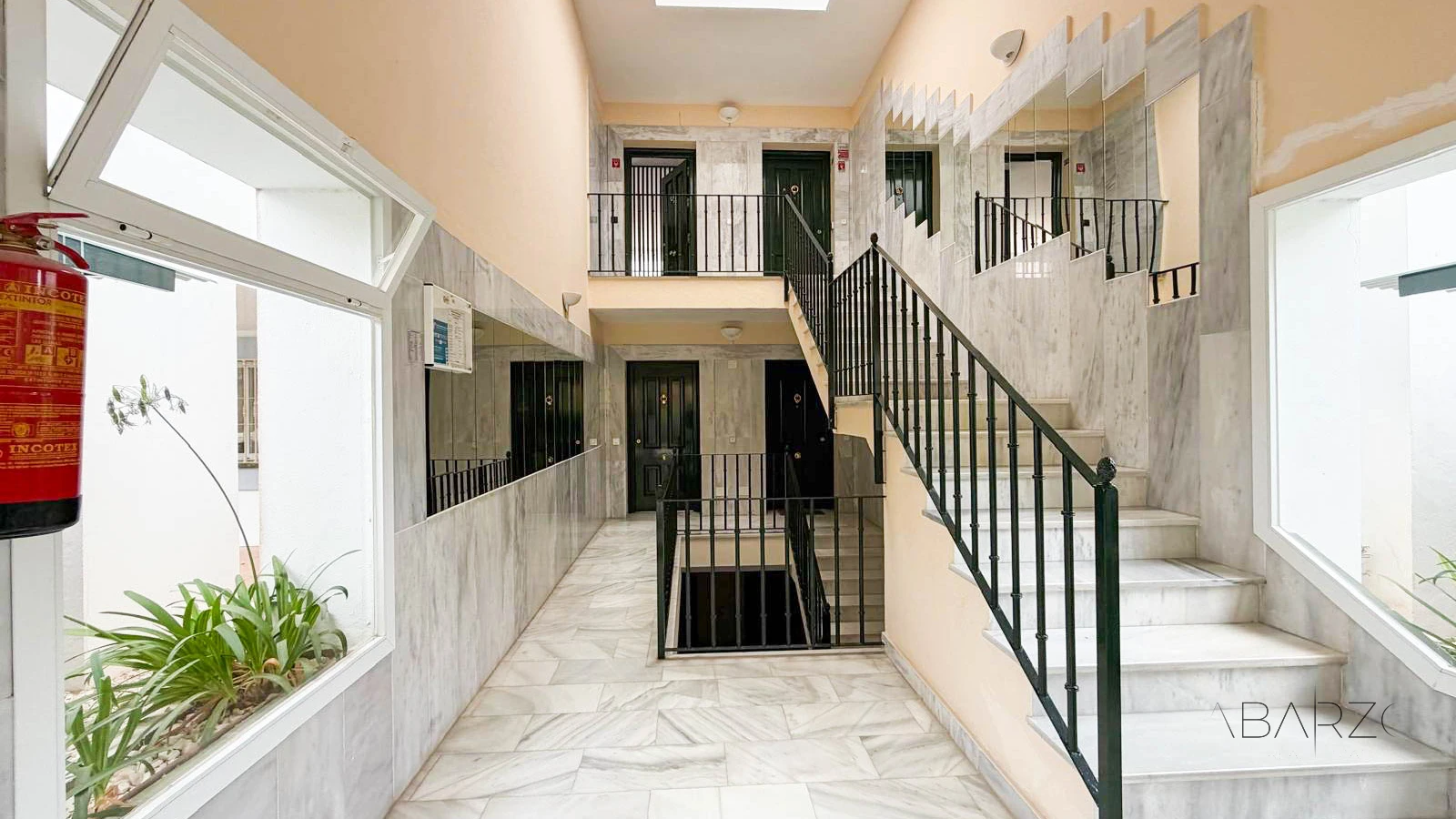 Corner penthouse in Marbella with large terrace and sea and mountain views — interior, La Quinta, Benahavís (34 of 38)