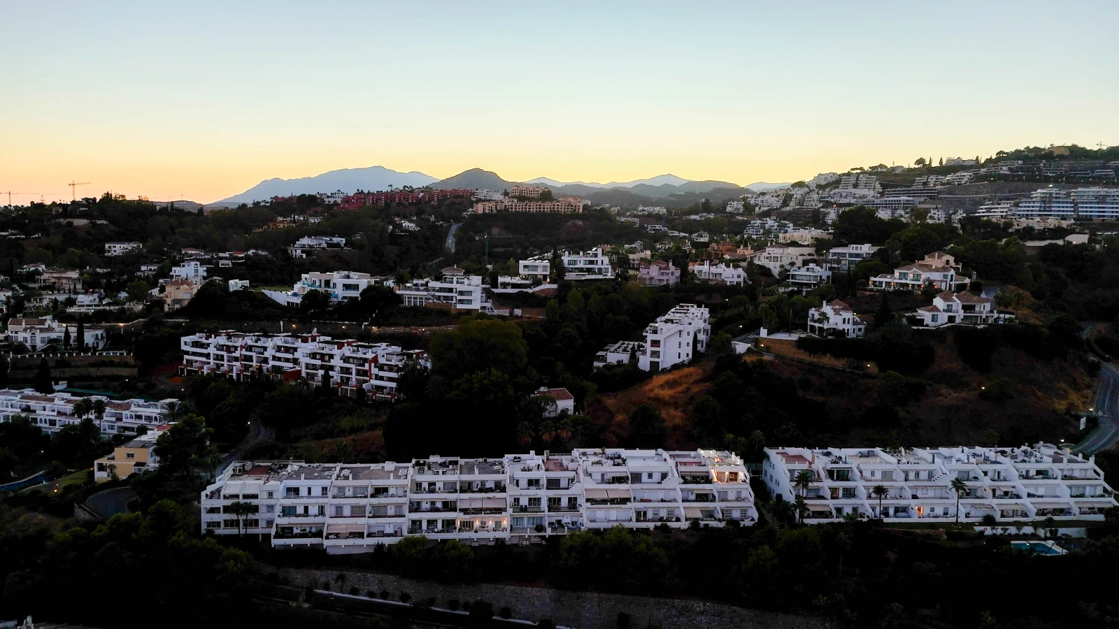 Corner penthouse in Marbella with large terrace and sea and mountain views — interior, La Quinta, Benahavís (36 of 40)
