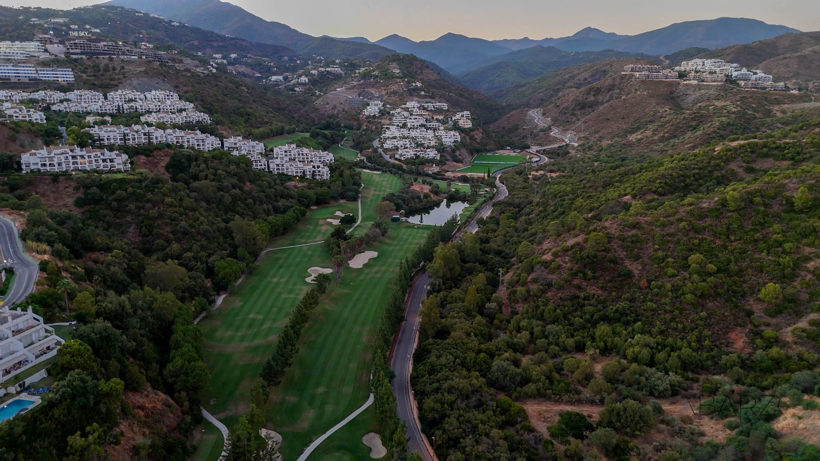 Corner penthouse in Marbella with large terrace and sea and mountain views — interior, La Quinta, Benahavís (37 of 40)