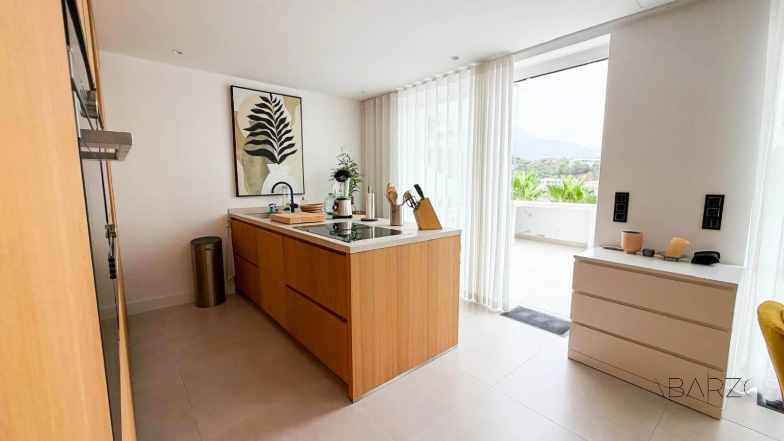 Corner penthouse in Marbella with large terrace and sea and mountain views — interior, La Quinta, Benahavís (8 of 38)