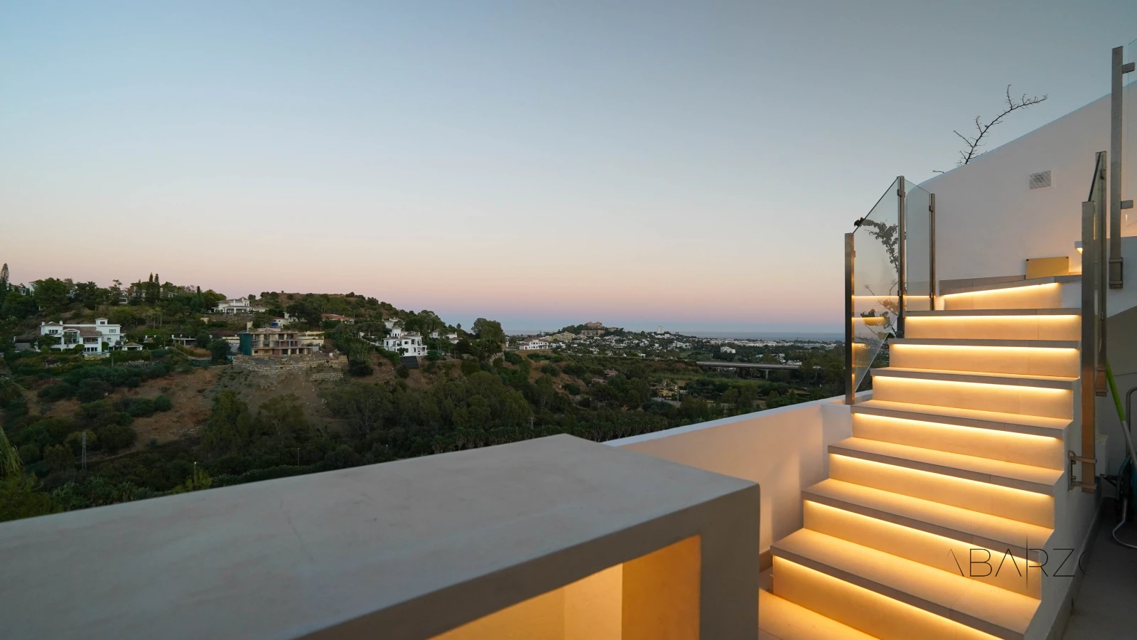 Corner penthouse in Marbella with large terrace and sea and mountain views — interior, La Quinta, Benahavís (40 of 40)