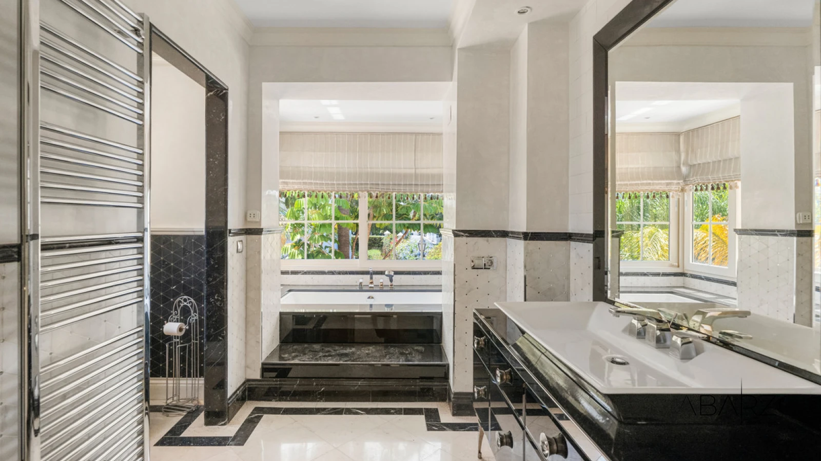 Beachside villa with private pool in exclusive Cortijo Blanco, Marbella — interior, Cortijo Blanco, San Pedro de Alcántara (11 of 41)