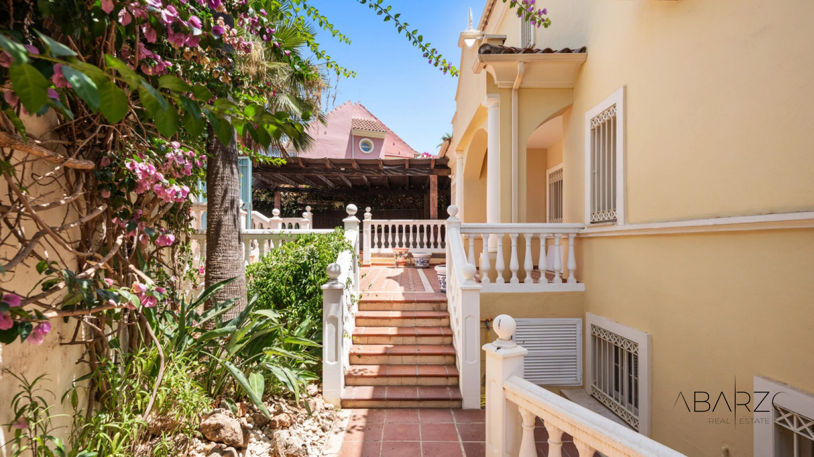 Beachside villa with private pool in exclusive Cortijo Blanco, Marbella — interior, Cortijo Blanco, San Pedro de Alcántara (39 of 41)