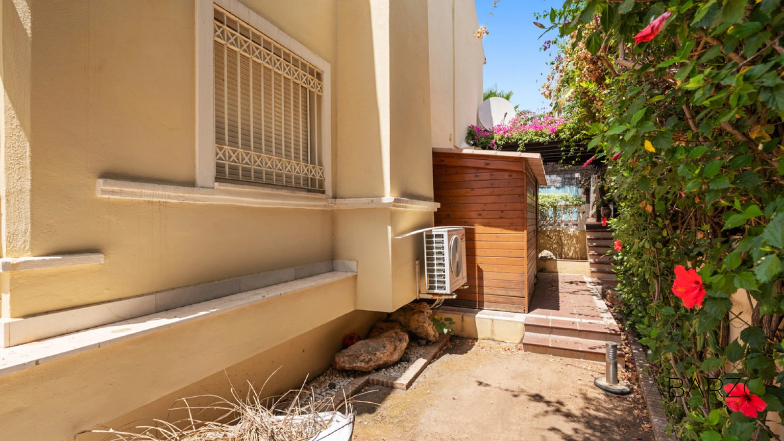 Beachside villa with private pool in exclusive Cortijo Blanco, Marbella — interior, Cortijo Blanco, San Pedro de Alcántara (37 of 41)