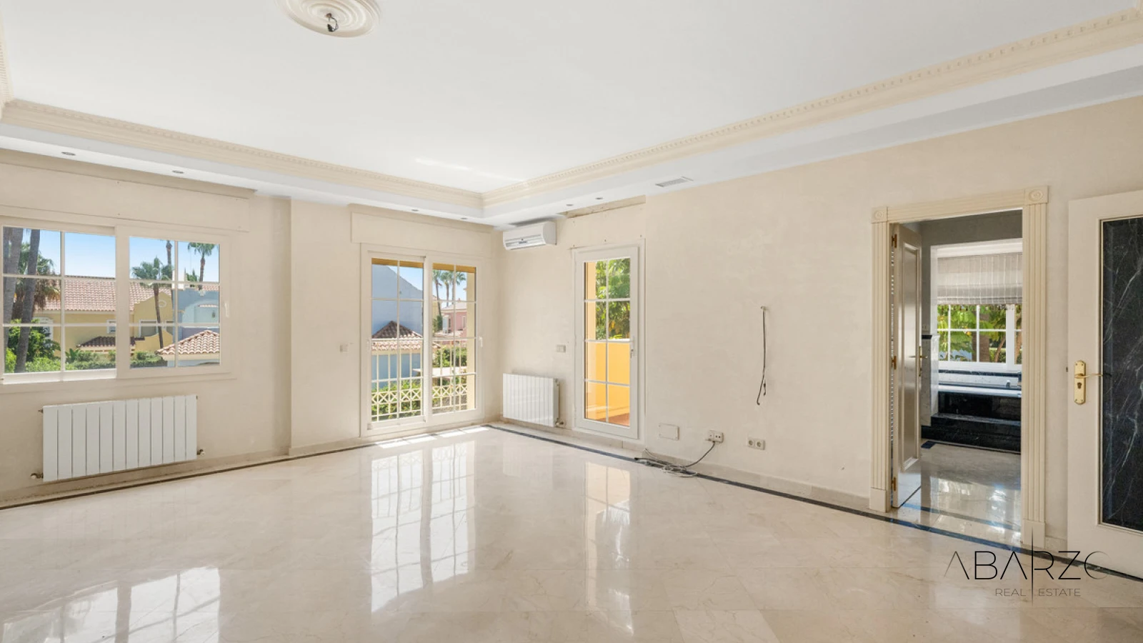 Beachside villa with private pool in exclusive Cortijo Blanco, Marbella — interior, Cortijo Blanco, San Pedro de Alcántara (6 of 41)