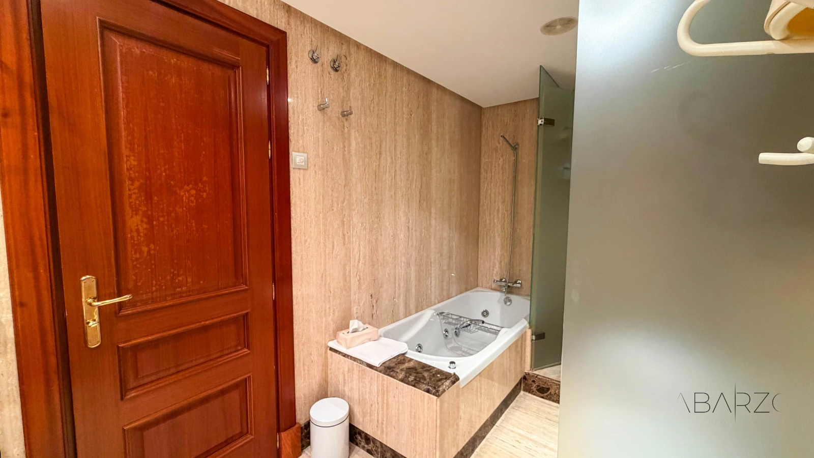 Beautiful beachfront corner apartment with sea views and private garden — interior, New Golden Mile, Estepona (19 of 29)