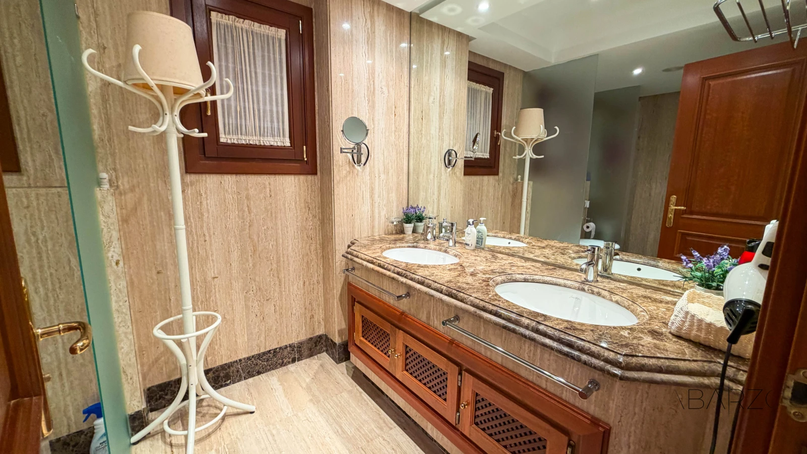 Beautiful beachfront corner apartment with sea views and private garden — interior, New Golden Mile, Estepona (11 of 29)