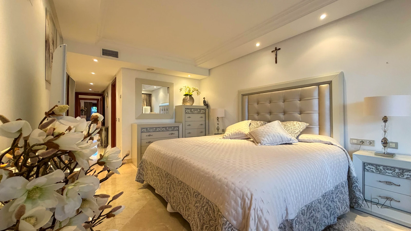 Beautiful beachfront corner apartment with sea views and private garden — interior, New Golden Mile, Estepona (7 of 29)