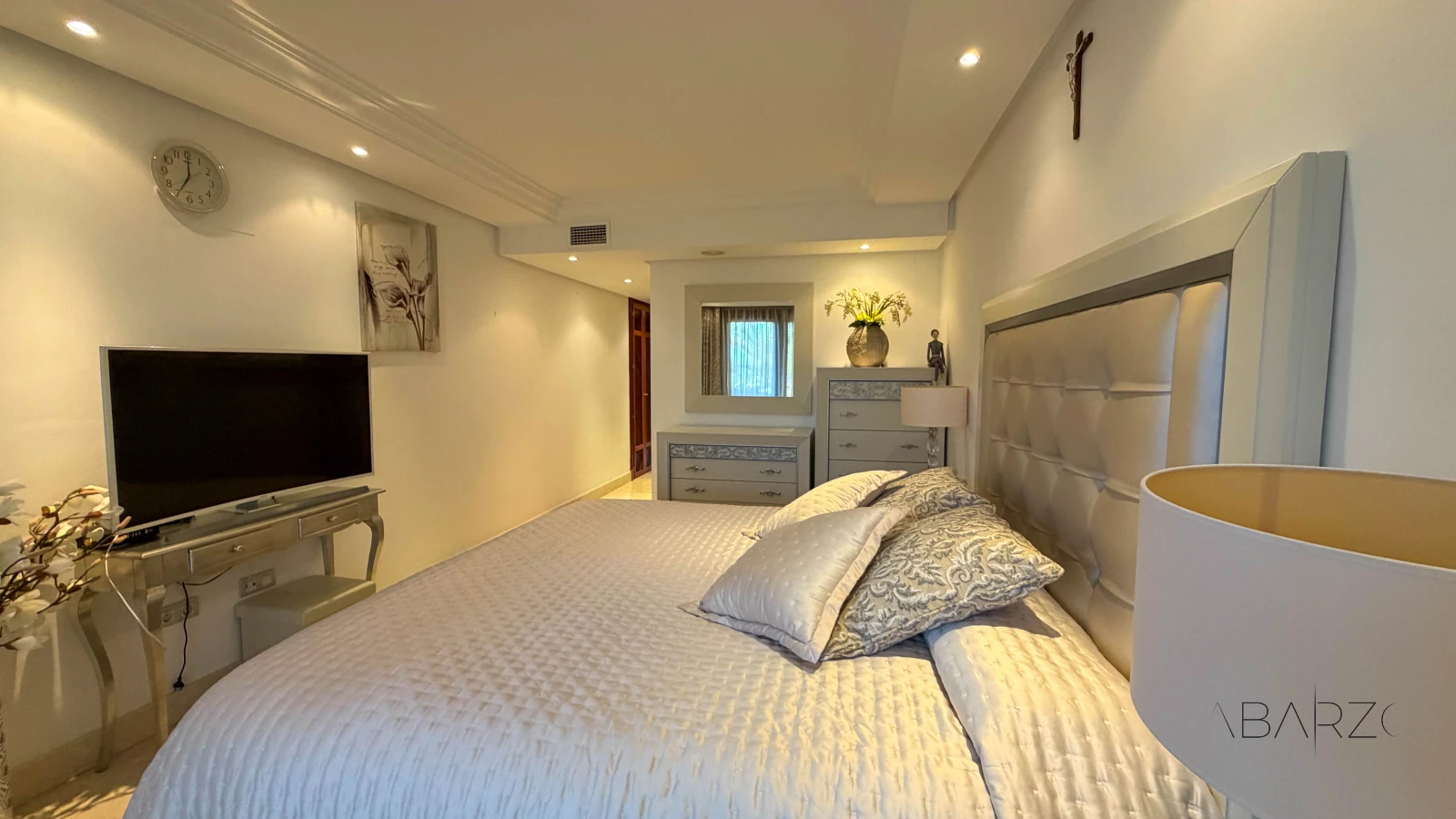 Beautiful beachfront corner apartment with sea views and private garden — interior, New Golden Mile, Estepona (8 of 29)