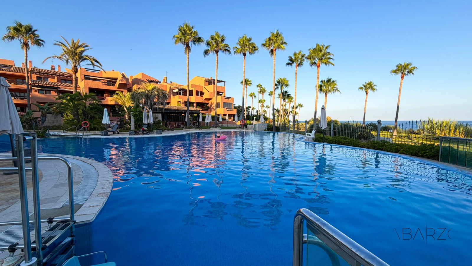 Beautiful beachfront corner apartment with sea views and private garden — interior, New Golden Mile, Estepona (5 of 29)