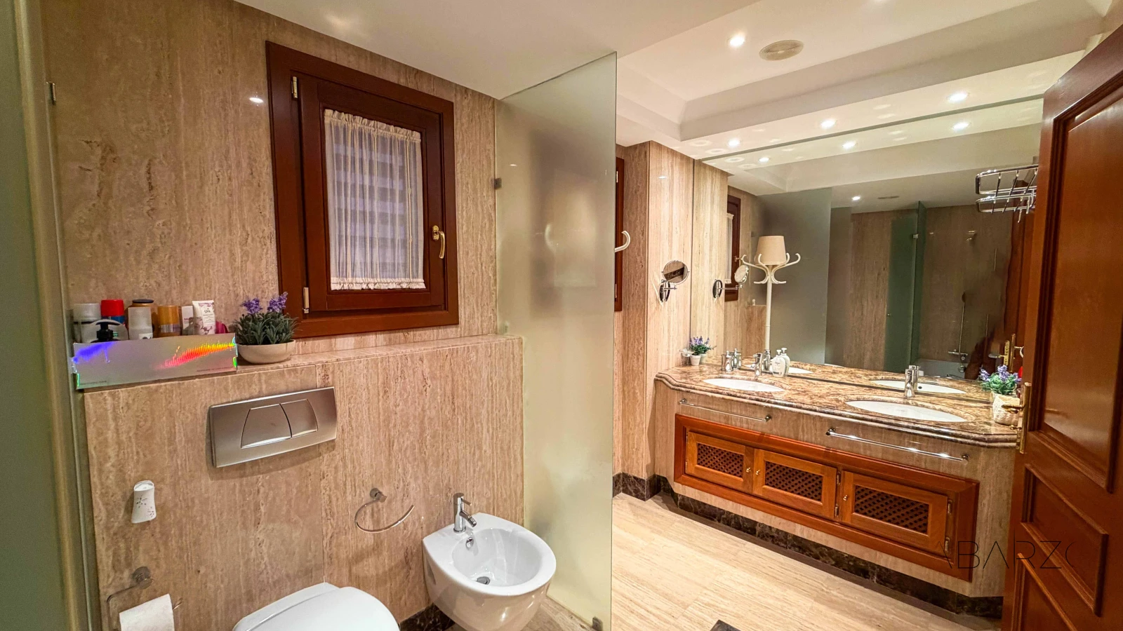 Beautiful beachfront corner apartment with sea views and private garden — interior, New Golden Mile, Estepona (18 of 29)