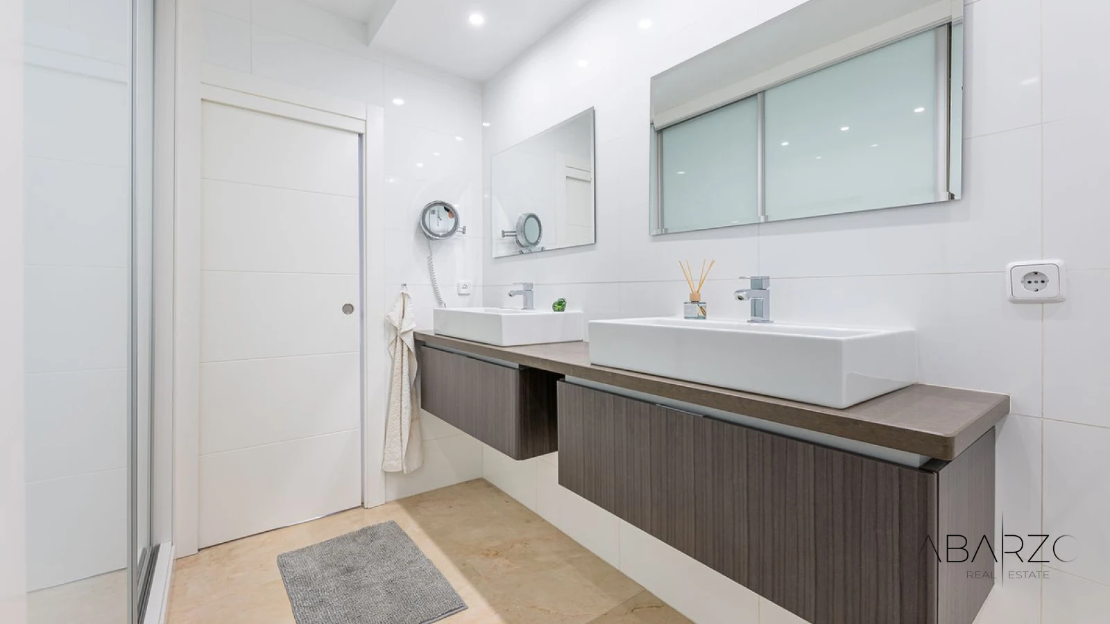 Refurbished Apartment with Sea and Mountain Views and Tourist Licence in Nueva Andalucía, Marbella — interior, Nueva Andalucía, Marbella (24 of 29)