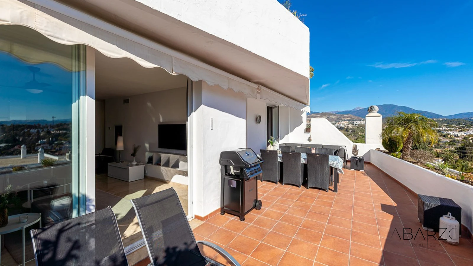 Refurbished Apartment with Sea and Mountain Views and Tourist Licence in Nueva Andalucía, Marbella — interior, Nueva Andalucía, Marbella (10 of 29)