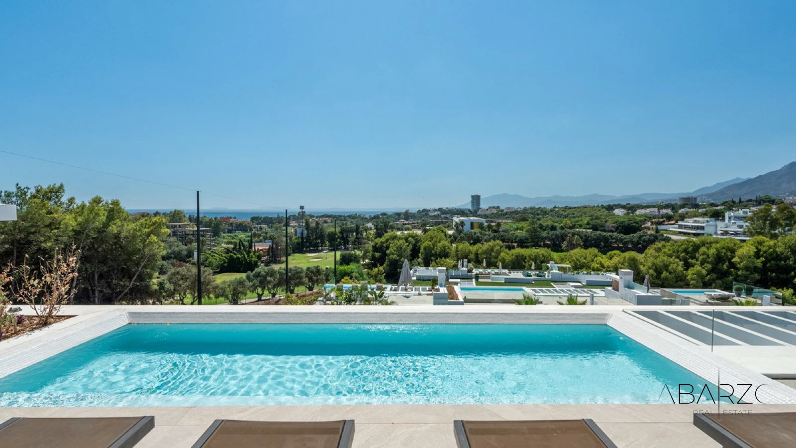 Новый пентхаус с частным бассейном на крыше и видом на гольф и море в Soul Marbella, Санта-Клара — luxury property for sale in Marbella East, Marbella