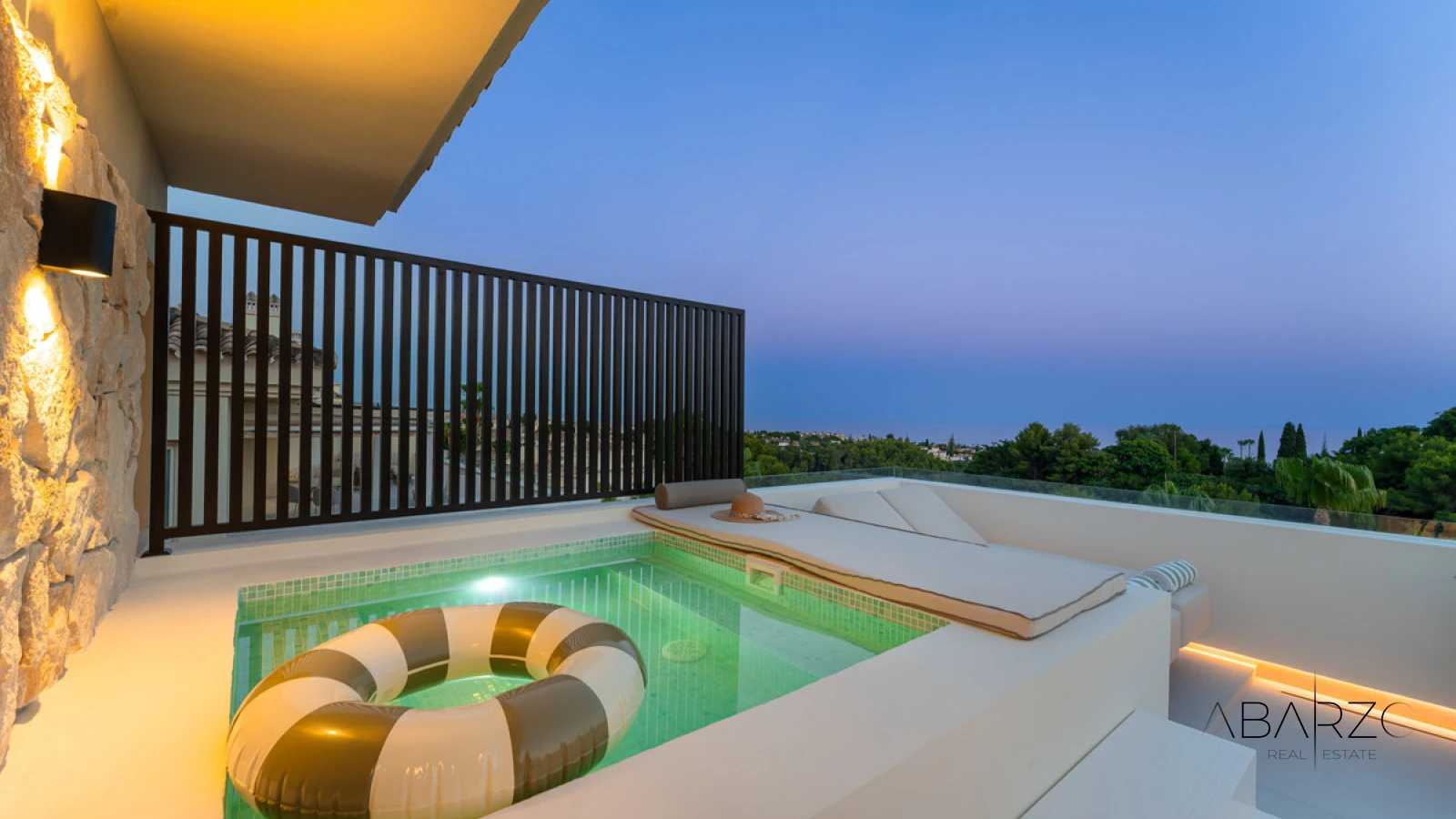 Renovated Four-Bedroom Penthouse with Heated Plunge Pool in Condado de Sierra Blanca, Marbella — interior, Golden Mile, Marbella (32 of 38)