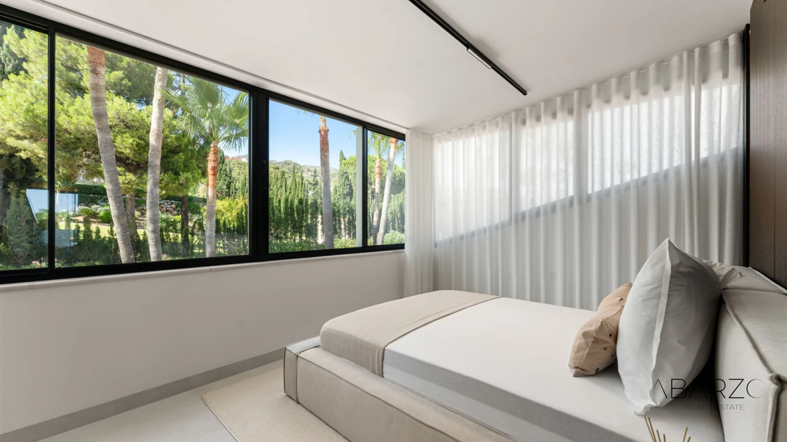 Renovated Four-Bedroom Penthouse with Heated Plunge Pool in Condado de Sierra Blanca, Marbella — interior, Golden Mile, Marbella (23 of 38)