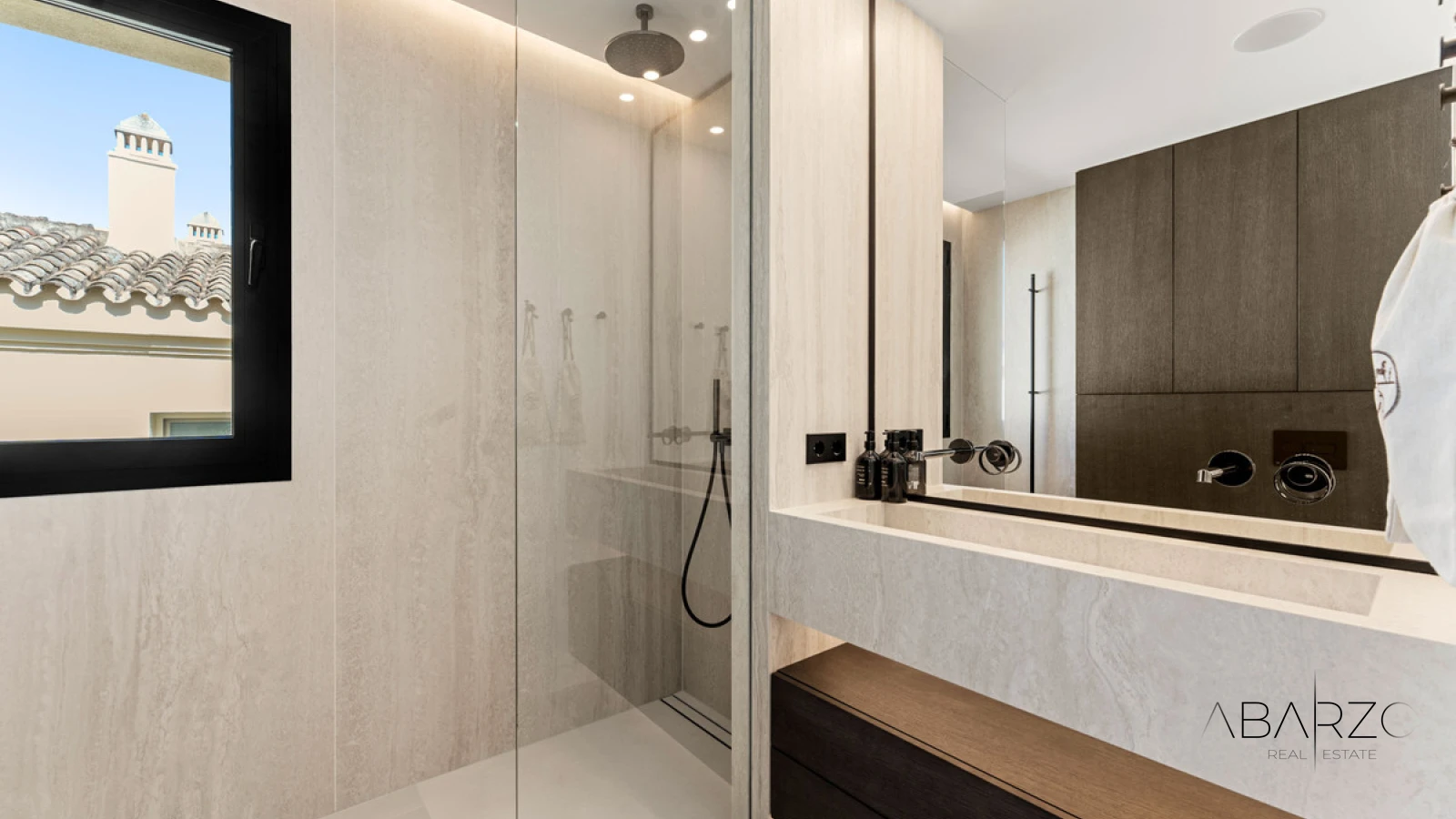 Renovated Four-Bedroom Penthouse with Heated Plunge Pool in Condado de Sierra Blanca, Marbella — interior, Golden Mile, Marbella (34 of 38)