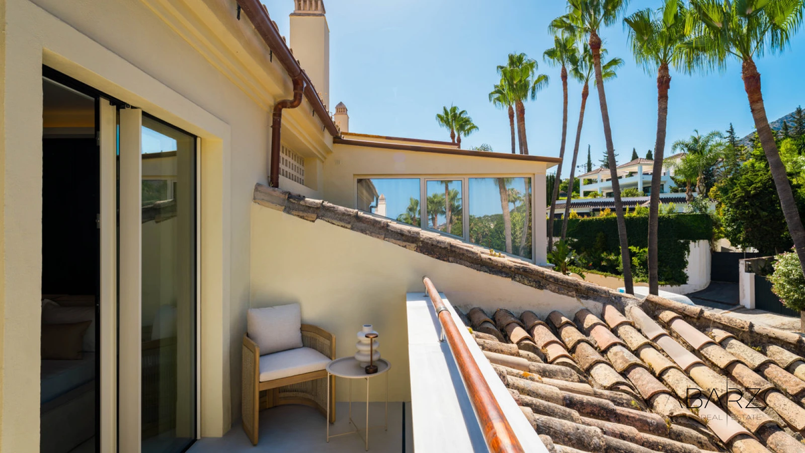 Renovated Four-Bedroom Penthouse with Heated Plunge Pool in Condado de Sierra Blanca, Marbella — interior, Golden Mile, Marbella (24 of 38)
