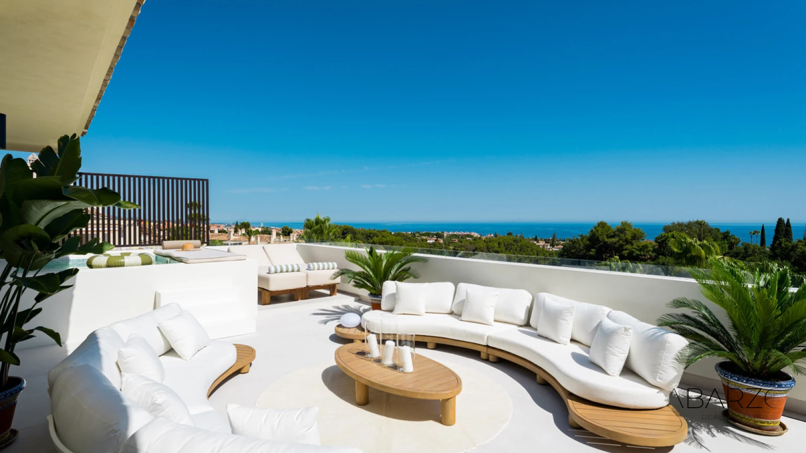 Renovated Four-Bedroom Penthouse with Heated Plunge Pool in Condado de Sierra Blanca, Marbella — interior, Golden Mile, Marbella (8 of 38)