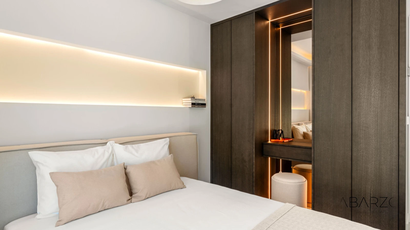 Renovated Four-Bedroom Penthouse with Heated Plunge Pool in Condado de Sierra Blanca, Marbella — interior, Golden Mile, Marbella (35 of 38)
