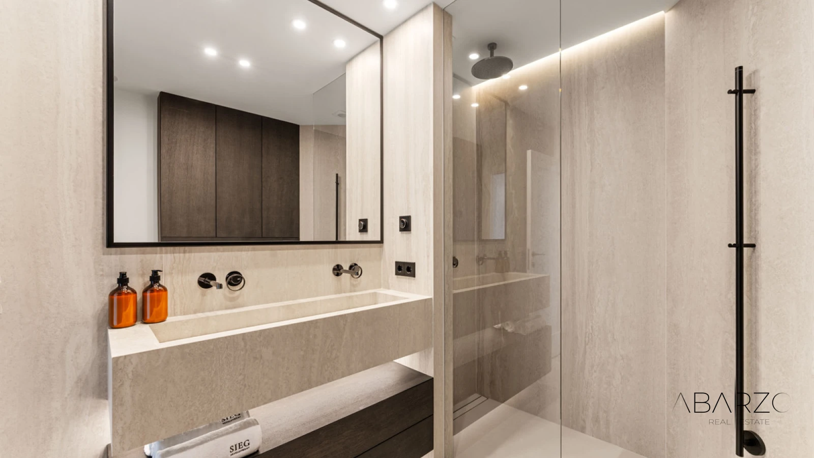 Renovated Four-Bedroom Penthouse with Heated Plunge Pool in Condado de Sierra Blanca, Marbella — interior, Golden Mile, Marbella (33 of 38)