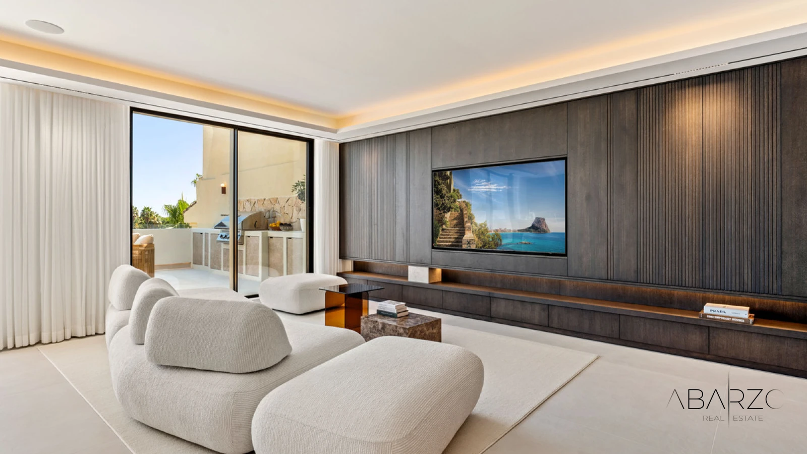 Renovated Four-Bedroom Penthouse with Heated Plunge Pool in Condado de Sierra Blanca, Marbella — interior, Golden Mile, Marbella (11 of 38)