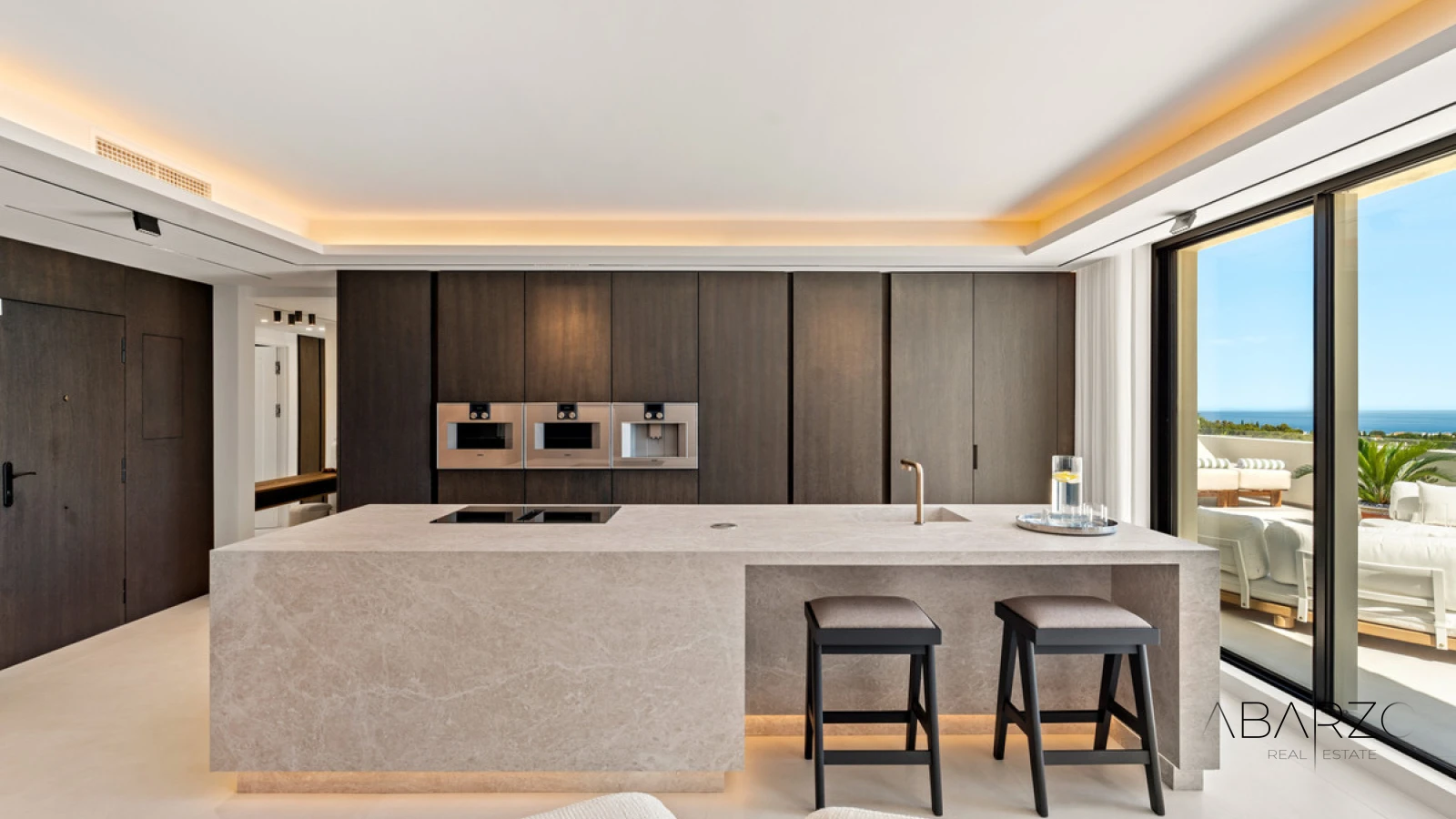 Renovated Four-Bedroom Penthouse with Heated Plunge Pool in Condado de Sierra Blanca, Marbella — interior, Golden Mile, Marbella (2 of 38)