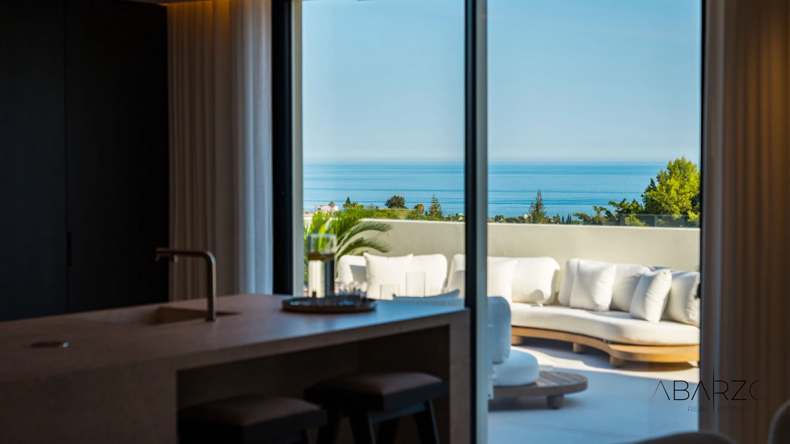 Renovated Four-Bedroom Penthouse with Heated Plunge Pool in Condado de Sierra Blanca, Marbella — interior, Golden Mile, Marbella (9 of 38)