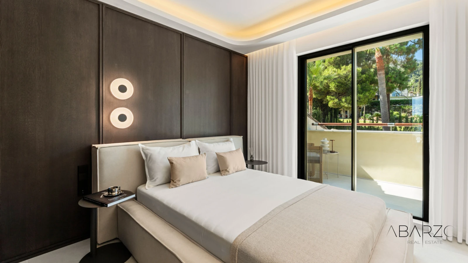 Renovated Four-Bedroom Penthouse with Heated Plunge Pool in Condado de Sierra Blanca, Marbella — interior, Golden Mile, Marbella (38 of 38)