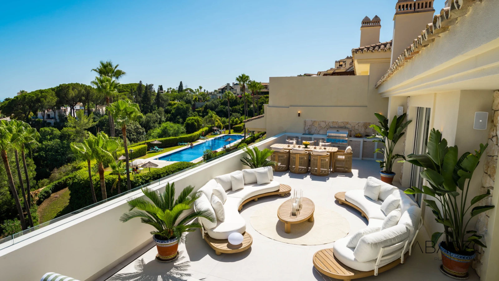 Renovated Four-Bedroom Penthouse with Heated Plunge Pool in Condado de Sierra Blanca, Marbella — interior, Golden Mile, Marbella (4 of 38)