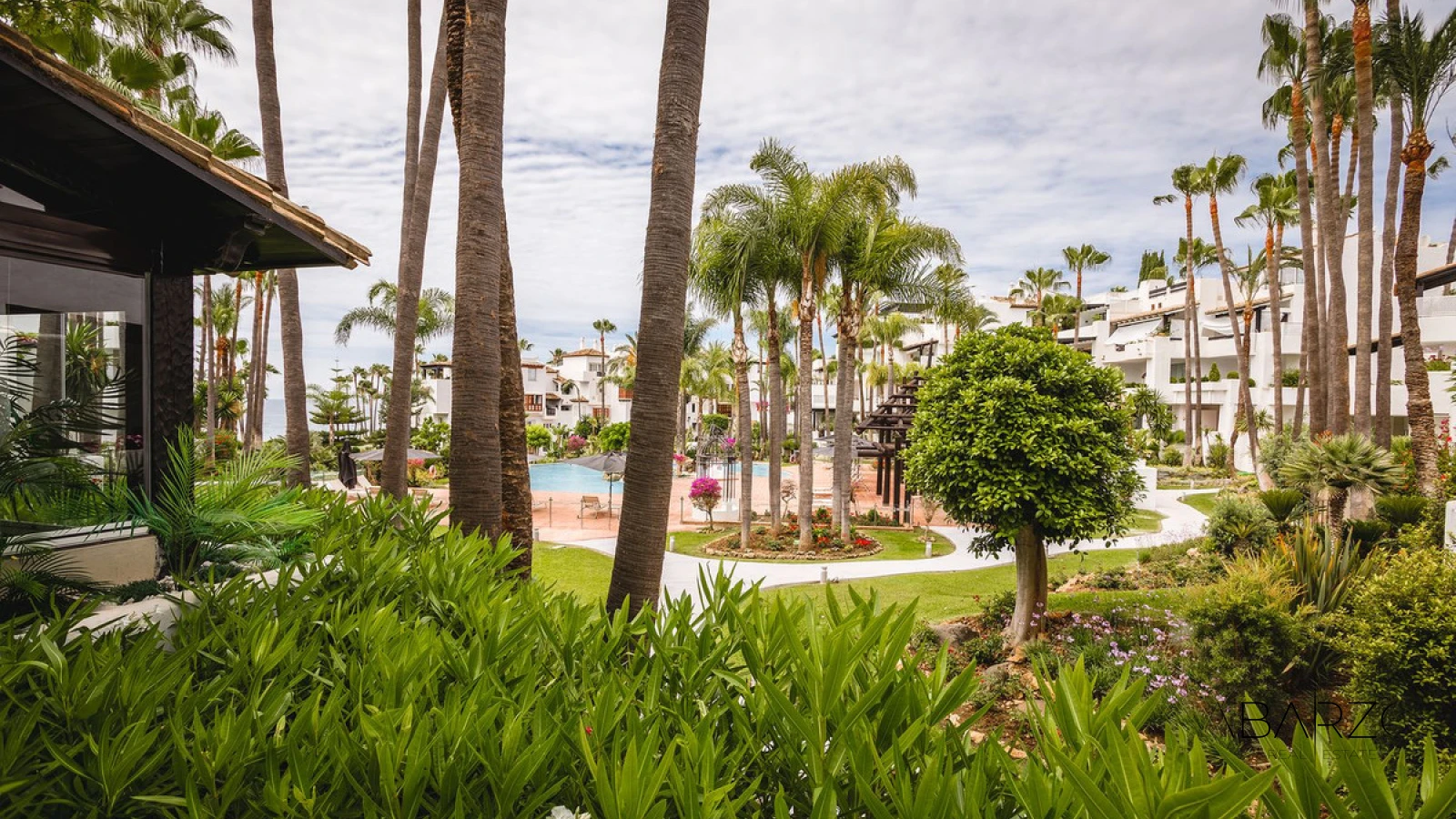 Southwest-Facing Renovated Apartment in Marina de Puente Romano, Marbella Golden Mile — interior, Golden Mile, Marbella (42 of 48)