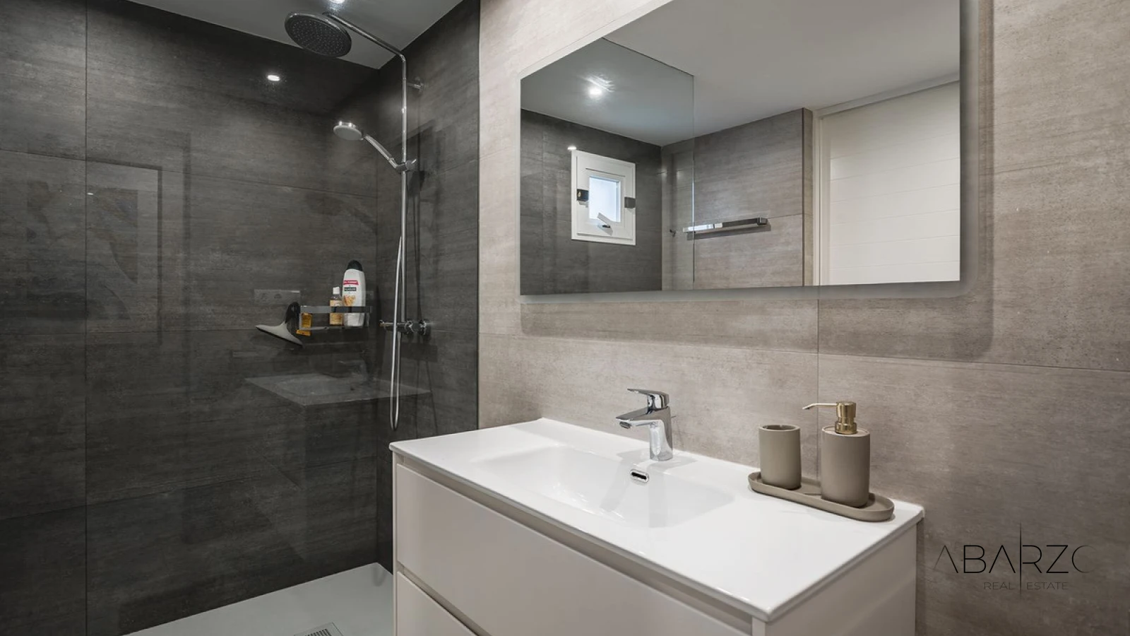 Southwest-Facing Renovated Apartment in Marina de Puente Romano, Marbella Golden Mile — interior, Golden Mile, Marbella (30 of 48)