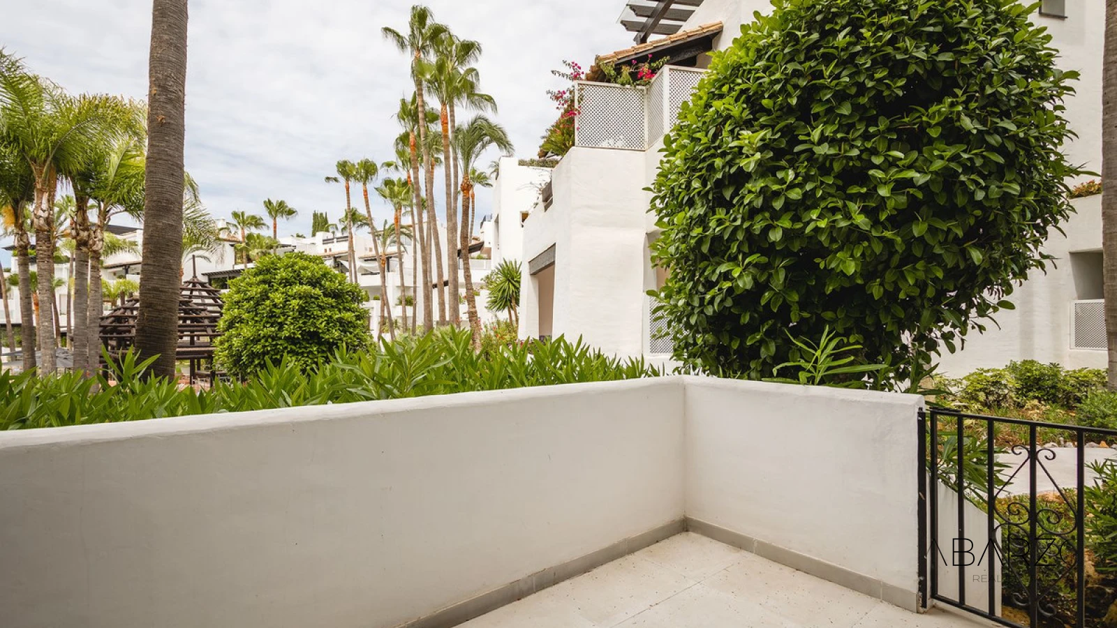 Southwest-Facing Renovated Apartment in Marina de Puente Romano, Marbella Golden Mile — interior, Golden Mile, Marbella (40 of 48)