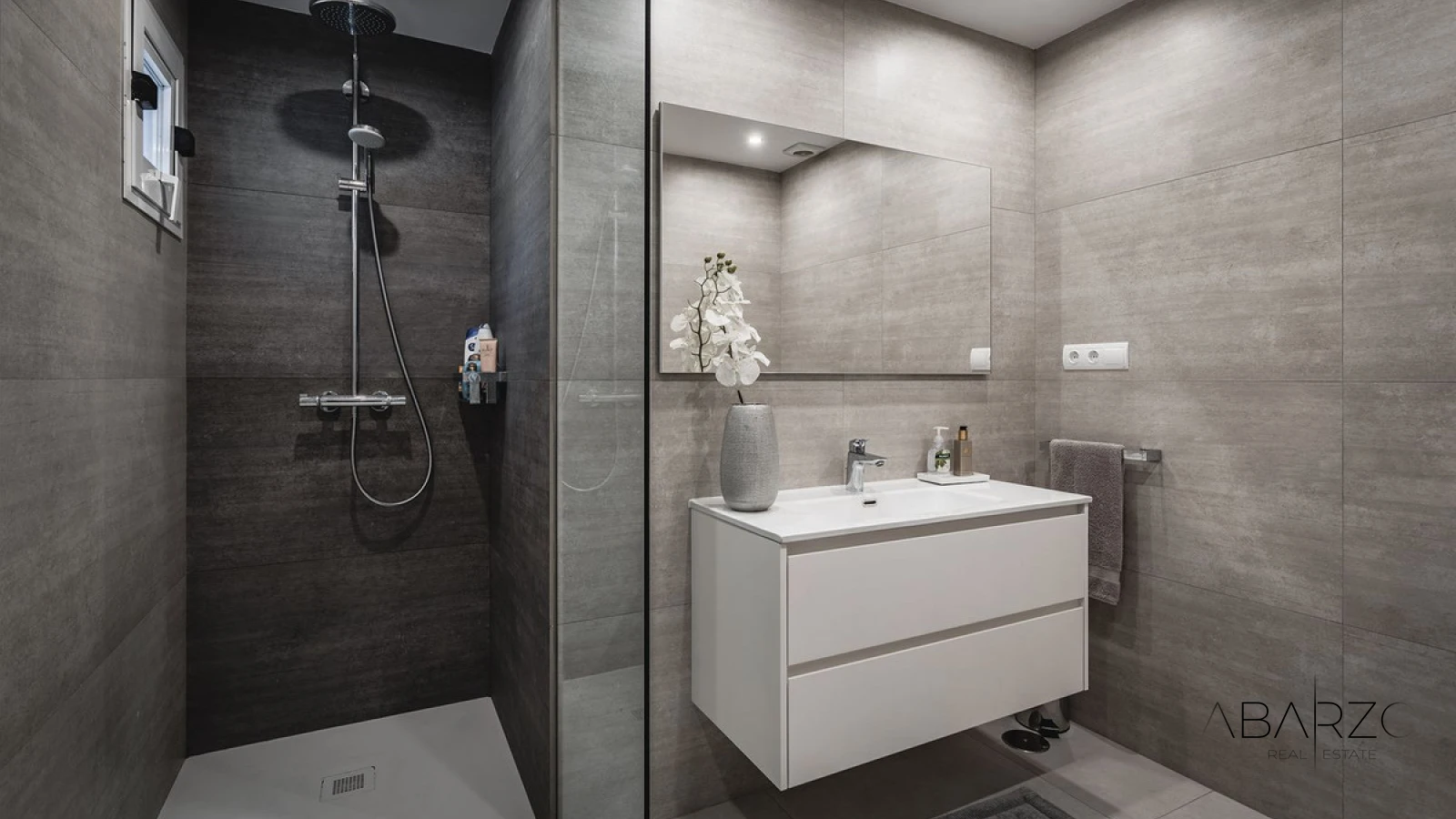 Southwest-Facing Renovated Apartment in Marina de Puente Romano, Marbella Golden Mile — interior, Golden Mile, Marbella (33 of 48)