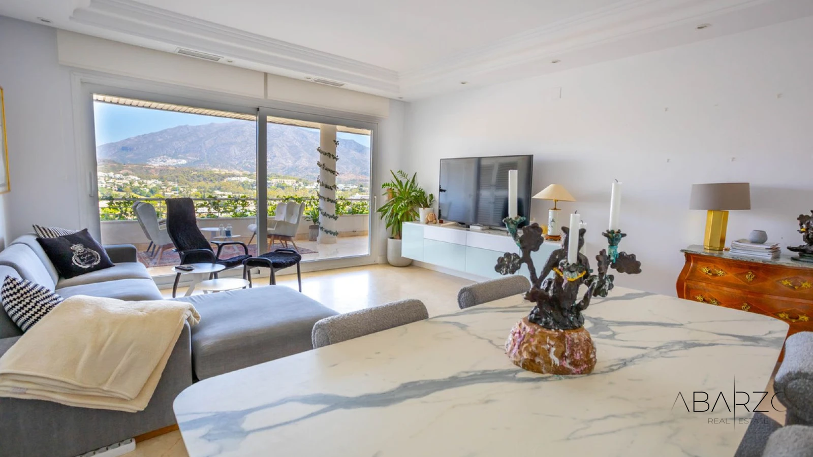 Renovated Apartment in Golf Valley Marbella with Panoramic Views and Large Terrace — interior, Nueva Andalucía, Marbella (8 of 19)