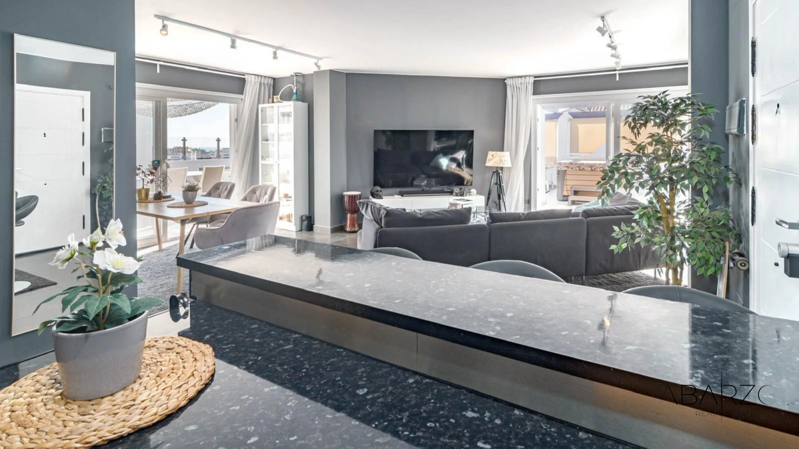 Penthouse in Nueva Andalucía Marbella with Panoramic Sea and Mountain Views — interior, Nueva Andalucía, Marbella (7 of 28)
