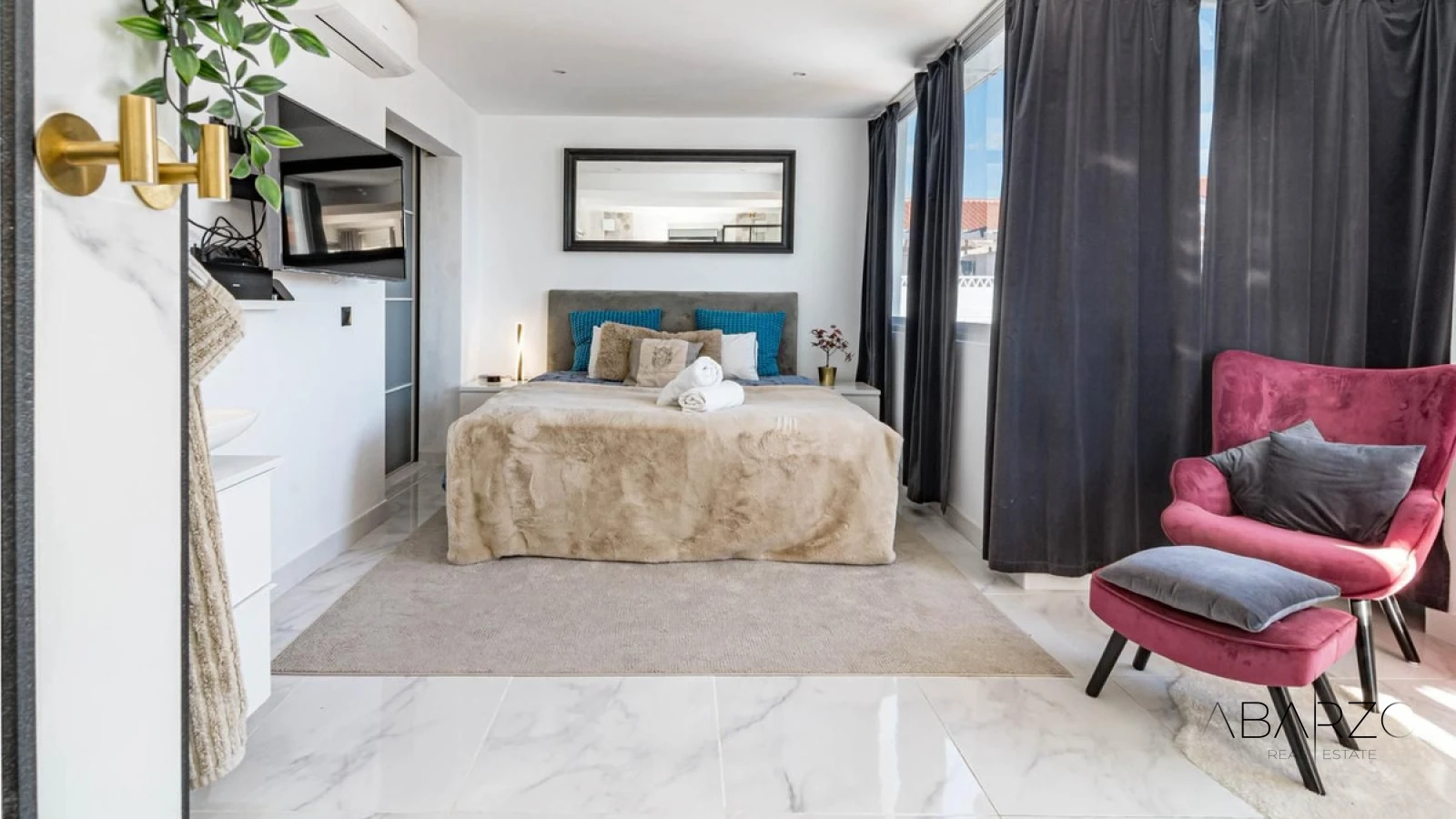 Penthouse in Nueva Andalucía Marbella with Panoramic Sea and Mountain Views — interior, Nueva Andalucía, Marbella (22 of 28)