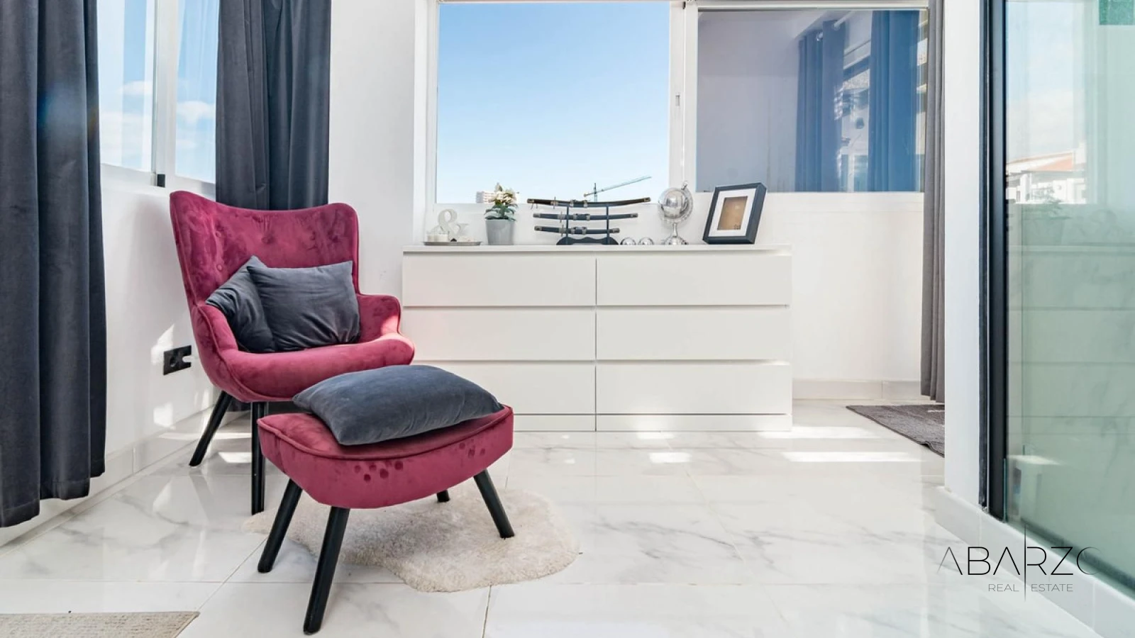 Penthouse in Nueva Andalucía Marbella with Panoramic Sea and Mountain Views — interior, Nueva Andalucía, Marbella (24 of 28)