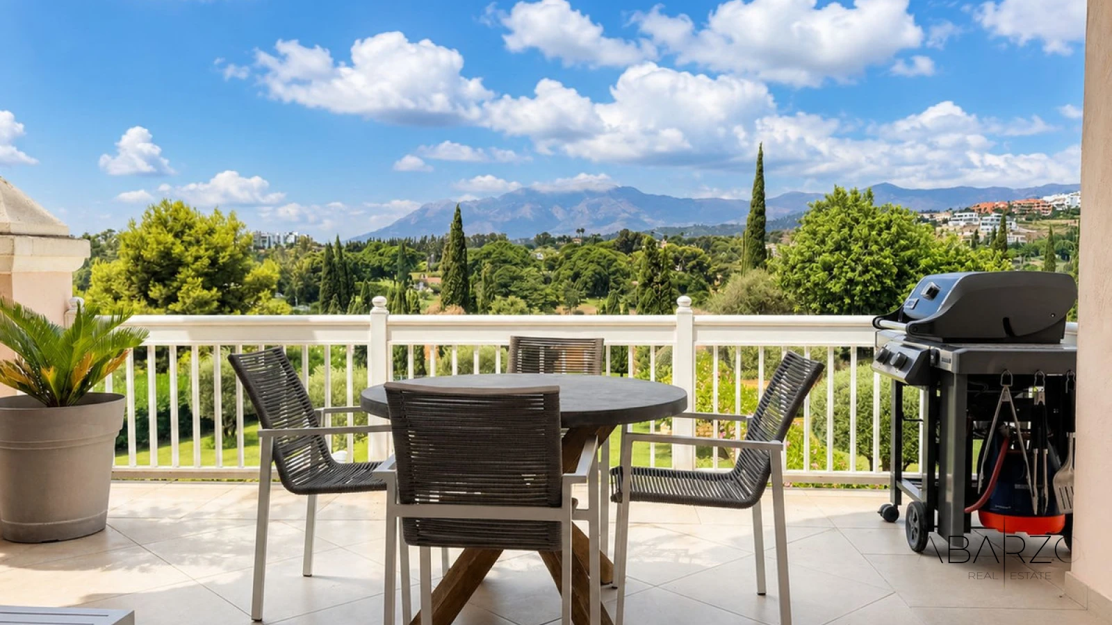Elegant 2-Bedroom Apartment in El Lago, Los Flamingos with Golf Course Views — interior, Los Flamingos, Benahavís (3 of 20)